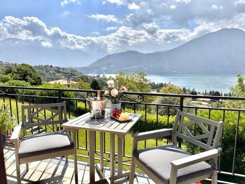 Natural landscape, Balcony/Terrace, Lake view, Mountain view