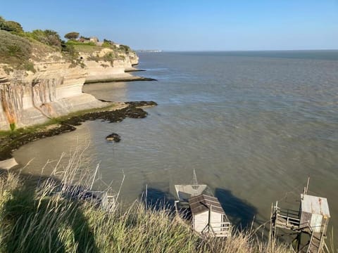 Villa 4* Proche centre et plage. Animaux bienvenus Villa in Meschers-sur-Gironde