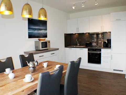 Kitchen or kitchenette, Seating area, Dining area, dishwasher, minibar, pet friendly, stove, toaster