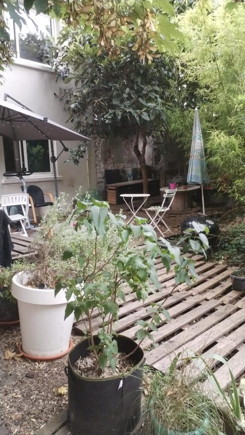 Appartement avec jardin au calme Apartment in Paris