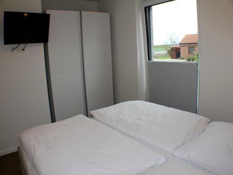 Bed, TV and multimedia, Photo of the whole room, Bedroom, wardrobe