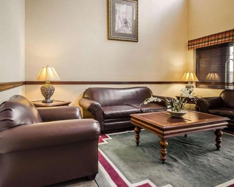 Quality Suites Hotel in Clarksville