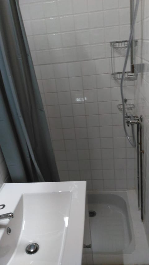 Shower, Toilet