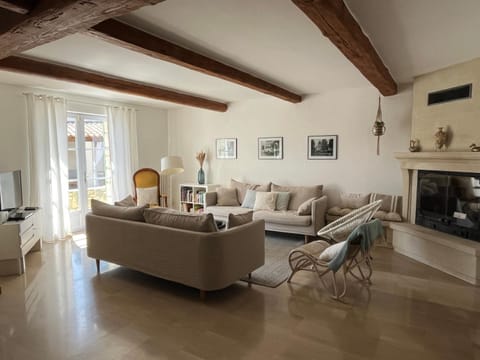 L'Oustau de la Colline - Villa avec piscine privée chauffée 12 personnes au coeur du Luberon Villa in Cavaillon