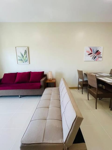 * *6 Spacious Urban Getaway Apartment in Iloilo City