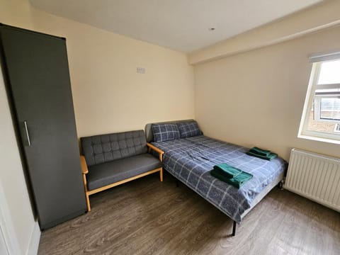 Private Room Near Central Ideal for City Explorers Vacation rental in London Borough of Southwark