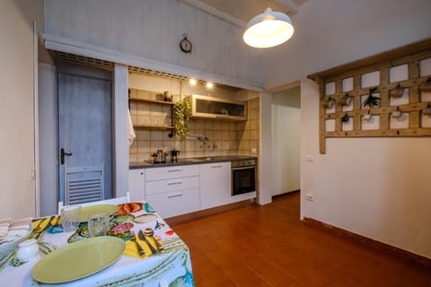 Kitchen or kitchenette, Food, pet friendly, stove