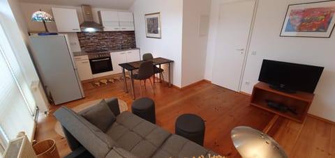 Wohnung am Rhein, 20 Minuten von Bonn/ 45 Minuten von Köln. Möbliert perfekt für Wochenendfahrer/in Apartment in Königswinter