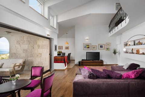 ISOLATED Five Star Luxury Villa With Private Pool Casa in Split-Dalmatia County