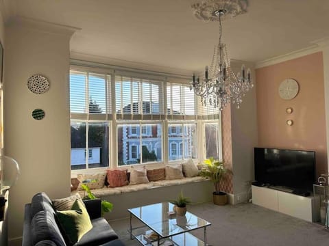Happy home from home apartment Condominio in Royal Tunbridge Wells