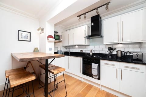 Charming 2BR Home with Garden Apartamento in Twickenham