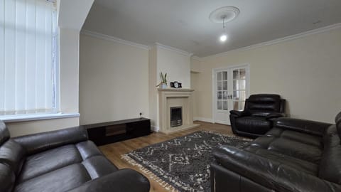 Entire Three Bedroom House in Birmingham Appartement in Shirley