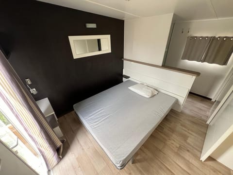 MobilHome Comfort XL (37m2) : 2 Chambres (6 personnes) - 2 SDB - Clim centralisée - TV - Terrasse balcon Campground/ 
RV Resort in La Roque-d'Anthéron