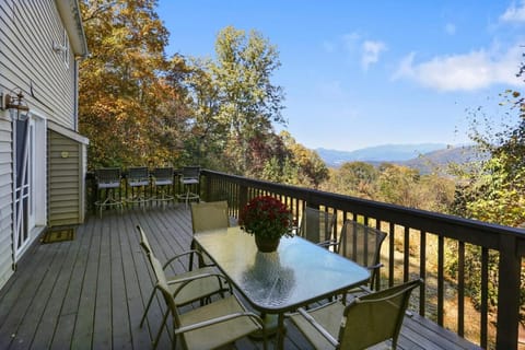 December Booking Sale!- Close To Dt House in Asheville