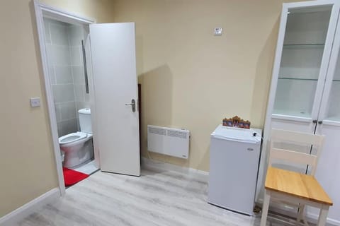 Private Ensuite Room with Kitchenette Apartment in Dublin