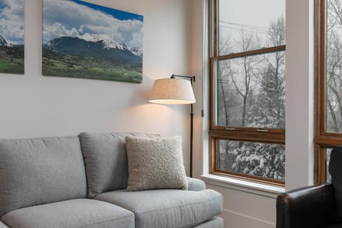 Blue River Flats Getaway: Downtown, On The River House in Silverthorne