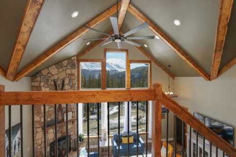 Alpine View Lodge: Mountain Views, Hot Tub, Dog Friendly House in Blue River