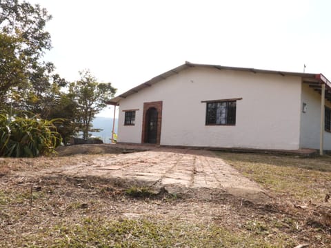 APRECUZ - Asociación Pro Recreación y Cultura de Zipaquirá House in Santander, Colombia