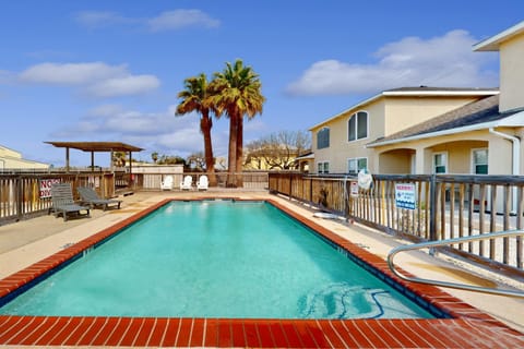 The Blue House by Whitecap Beach Maison in North Padre Island