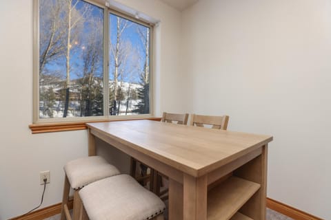 Retreat on the Blue Condo: Your Riverfront Retreat Maison in Silverthorne