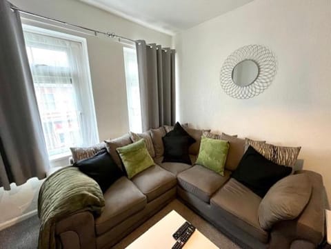 Spacious two bedroom flat in Barry Condo in Barry
