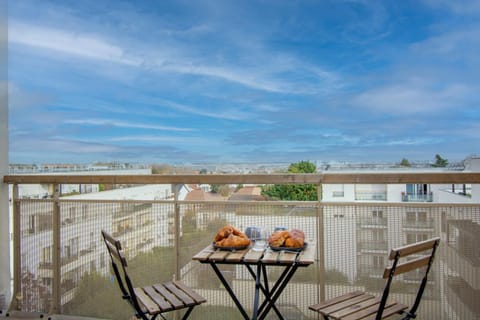 View (from property/room), Balcony/Terrace, Dining area