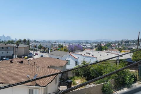 Lovely 2bedroom condo with free parking on premise Eigentumswohnung in East Los Angeles