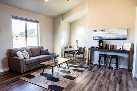 Daybreak Mountain Home Studio East Zion Apartment in Orderville