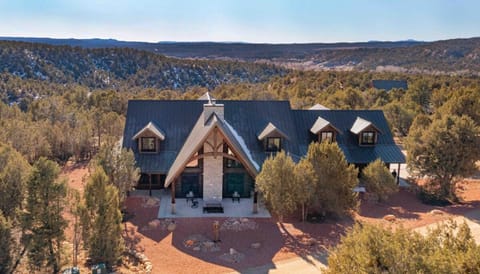 Juniper Ridge Luxury Lodge East Zion & Bryce Nature lodge in Orderville