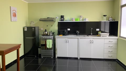 Kitchen or kitchenette, minibar, pet friendly, stove, toaster