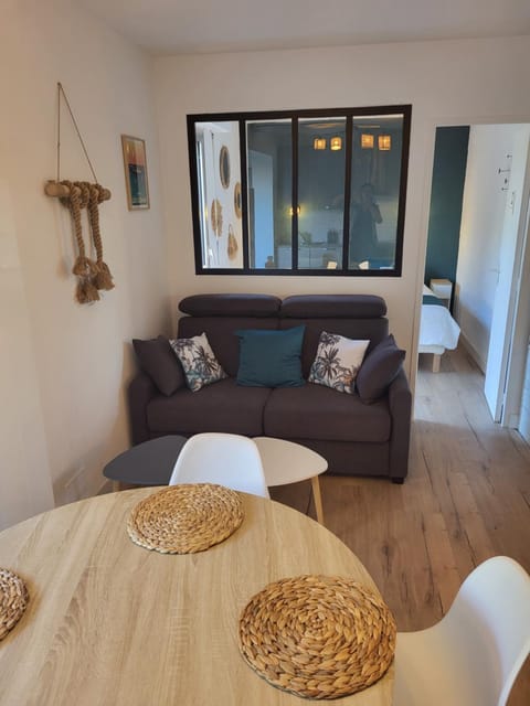 Toilet, Bed, Bowling, Horse-riding, Living room, cot, washing machine