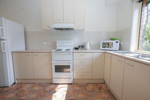 Coffee/tea facilities, Kitchen or kitchenette, minibar, pet friendly, stove, toaster