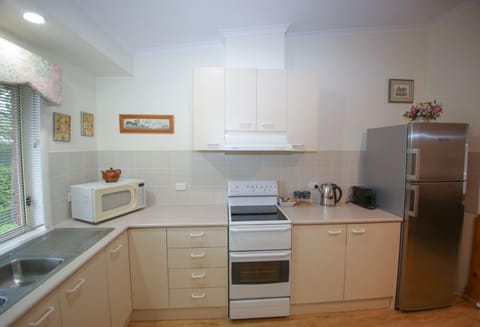 Coffee/tea facilities, Kitchen or kitchenette, minibar, pet friendly, stove, toaster