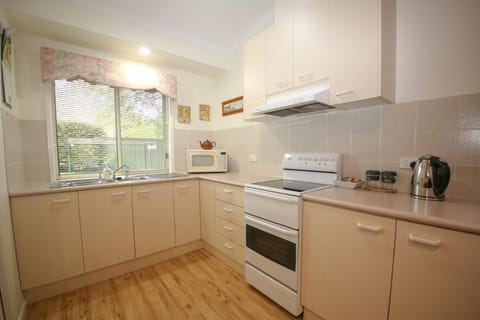 Coffee/tea facilities, Kitchen or kitchenette, minibar, pet friendly, stove, toaster