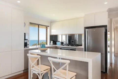 Hallett Cove Hideaway By Host Solutions House in Hallett Cove