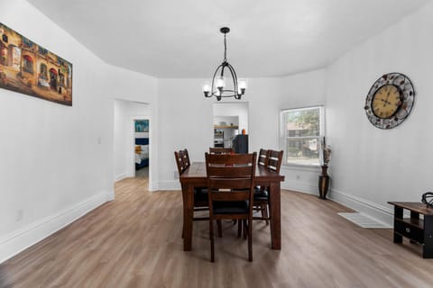 Kitchen or kitchenette, Living room, Decorative detail, Seating area, Dining area