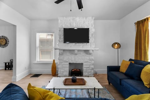 TV and multimedia, Living room, Decorative detail, Decorative detail, fireplace, fireplace