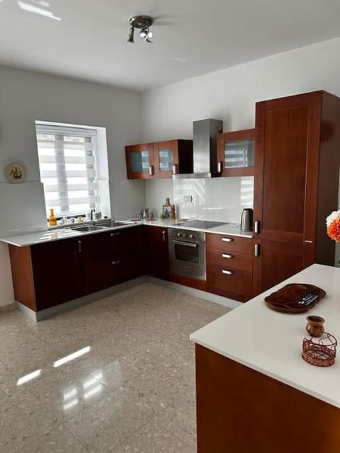 Seaview 2 Bedroom Apartment in Qui-Si-Sana, Sliema Condominio in Sliema