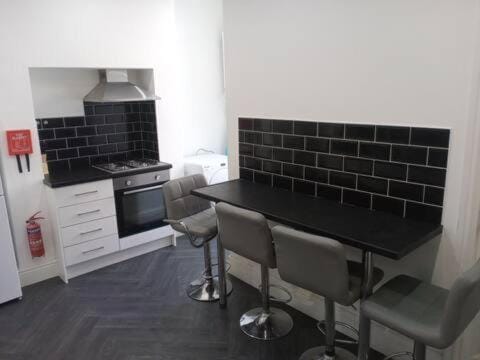 Ensuite Double-bed (E4) close to Burnley city ctr. Bed and Breakfast in Burnley