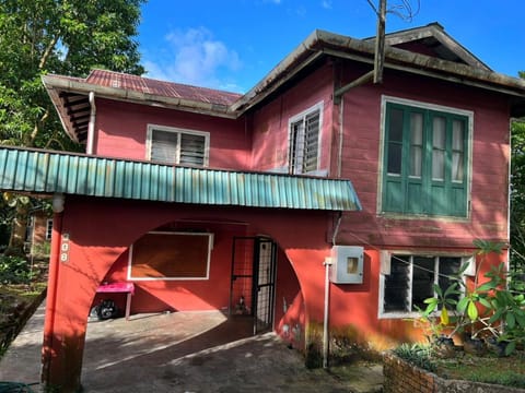 Rom Garden Homestay Urlaubsunterkunft in Kuching