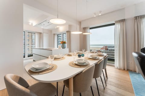 Dining area, kitchen