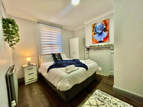 6 Bedroom House -Sleeps 12- Big Savings on Long Stays!! Condominio in Ipswich