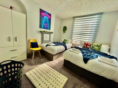 6 Bedroom House -Sleeps 12- Big Savings on Long Stays!! Copropriété in Ipswich