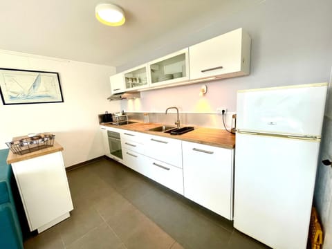 Kitchen or kitchenette, pet friendly, stove