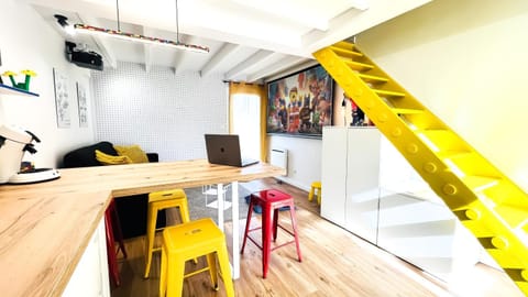 TV and multimedia, Kitchen or kitchenette, Dining area, Evening entertainment