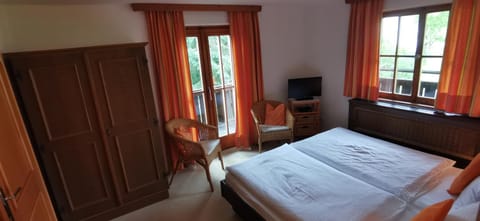 HOCHDÜRRNBERG WATZMANN Doppelzimmer mit Bad Balkon Gästeküche - Frühstück optional Bed and Breakfast in Berchtesgaden