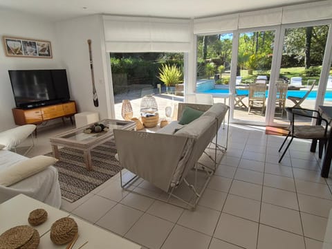 Le Bordelou, 6-8 pers, heated pool Villa in Lacanau