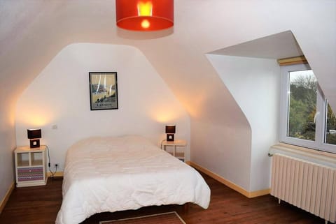 Maison bretonne avec une jolie cour fermée et fleurie avec WIFI à TREBEURDEN - Réf 679 Villa in Lannion