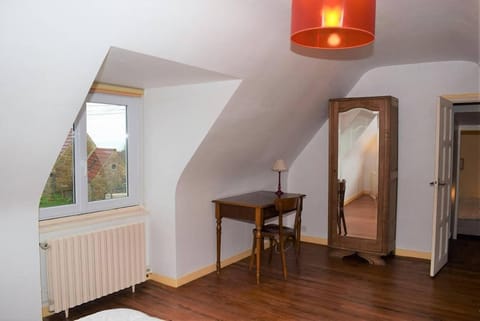 Maison bretonne avec une jolie cour fermée et fleurie avec WIFI à TREBEURDEN - Réf 679 Villa in Lannion