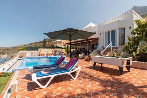 Villa Romantica. Wonderful 4 Bedroom Villa. Villa in Costa Adeje